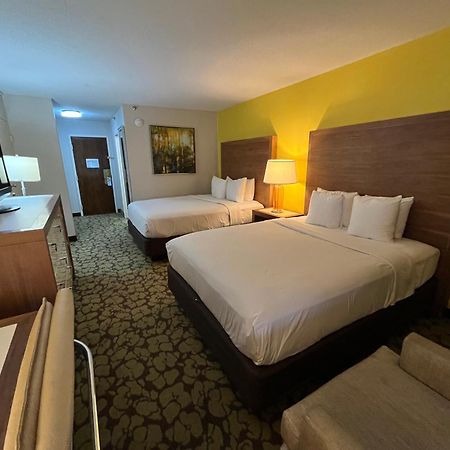 รามาดา พลาซา แอนด์ คอนเฟอเรนซ์ เซ็นเตอร์ บาย วินด์แฮม ชาร์ลอต แอร์พอร์ต Hotel ชาร์ล็อต ภายนอก รูปภาพ