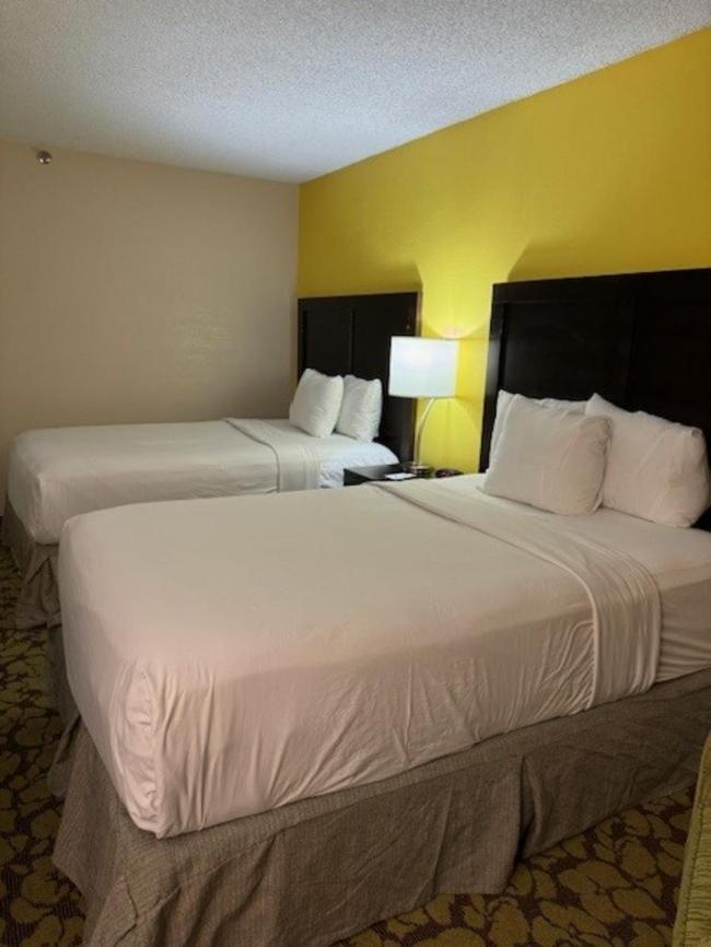 รามาดา พลาซา แอนด์ คอนเฟอเรนซ์ เซ็นเตอร์ บาย วินด์แฮม ชาร์ลอต แอร์พอร์ต Hotel ชาร์ล็อต ภายนอก รูปภาพ