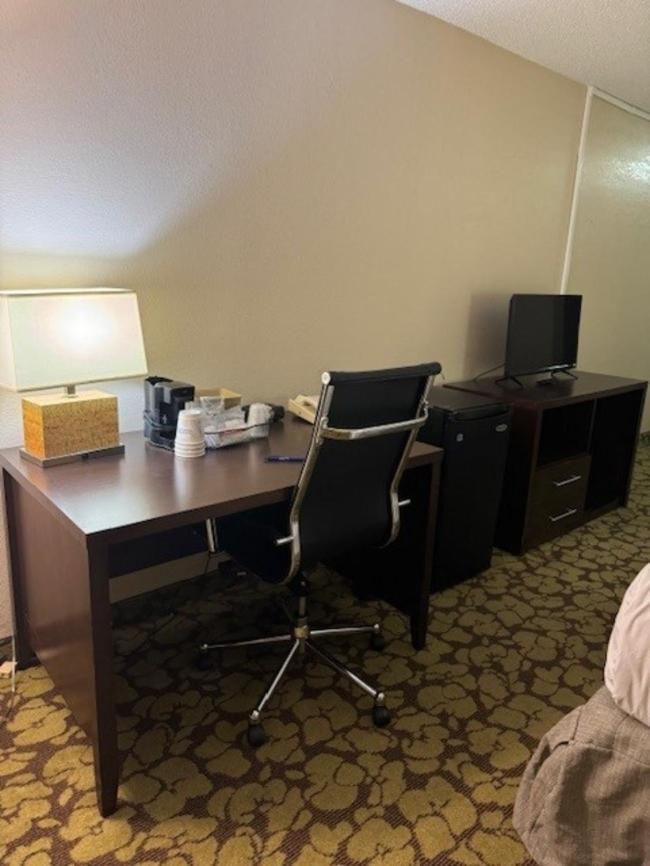 รามาดา พลาซา แอนด์ คอนเฟอเรนซ์ เซ็นเตอร์ บาย วินด์แฮม ชาร์ลอต แอร์พอร์ต Hotel ชาร์ล็อต ภายนอก รูปภาพ