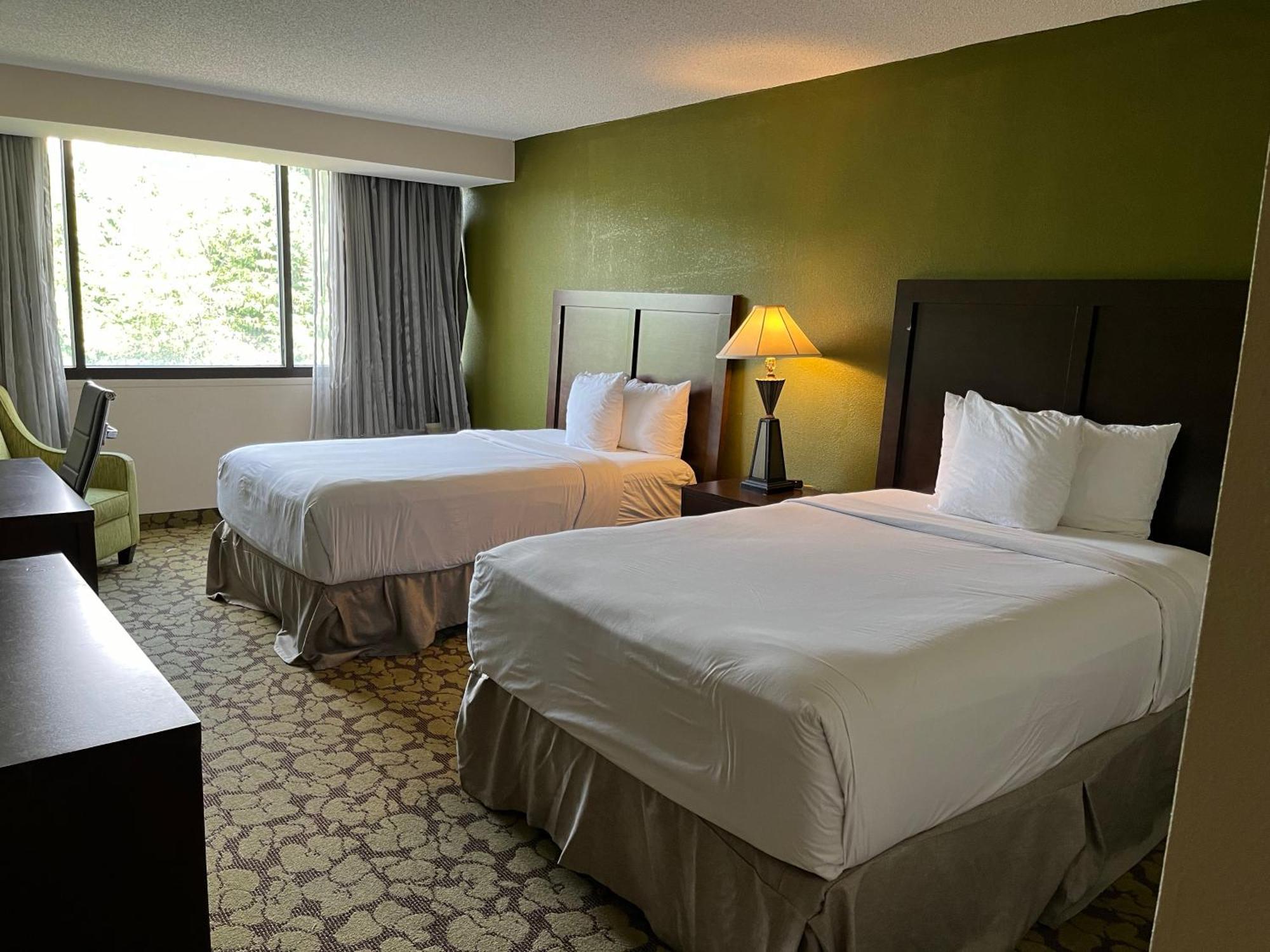 รามาดา พลาซา แอนด์ คอนเฟอเรนซ์ เซ็นเตอร์ บาย วินด์แฮม ชาร์ลอต แอร์พอร์ต Hotel ชาร์ล็อต ภายนอก รูปภาพ