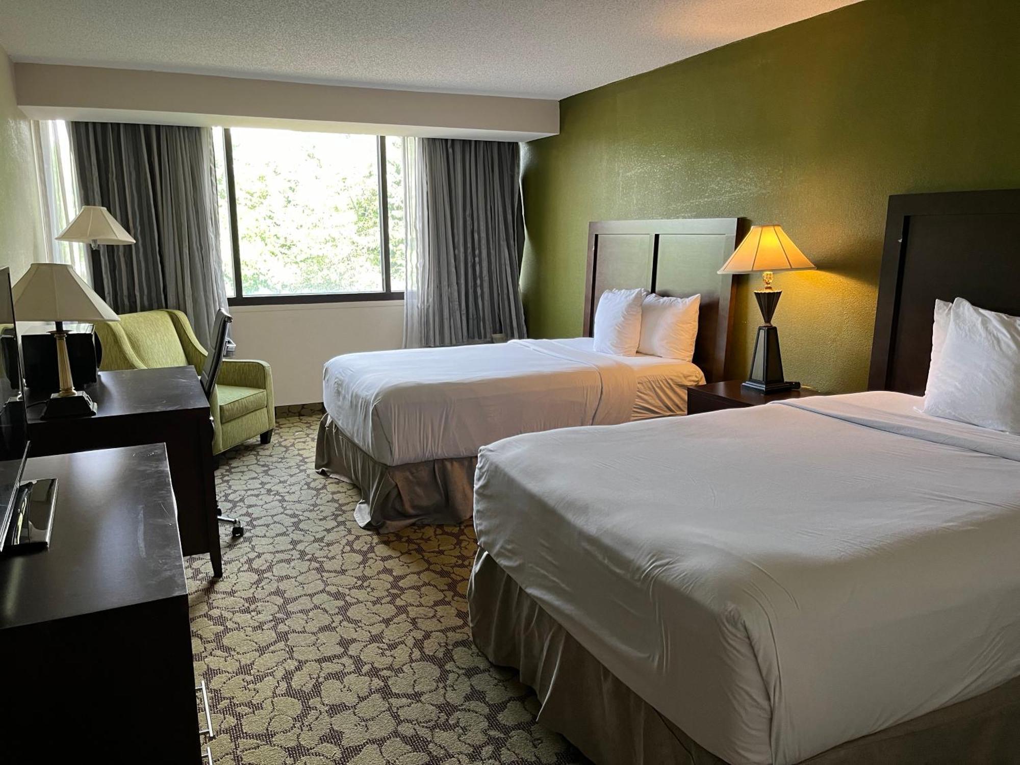 รามาดา พลาซา แอนด์ คอนเฟอเรนซ์ เซ็นเตอร์ บาย วินด์แฮม ชาร์ลอต แอร์พอร์ต Hotel ชาร์ล็อต ภายนอก รูปภาพ
