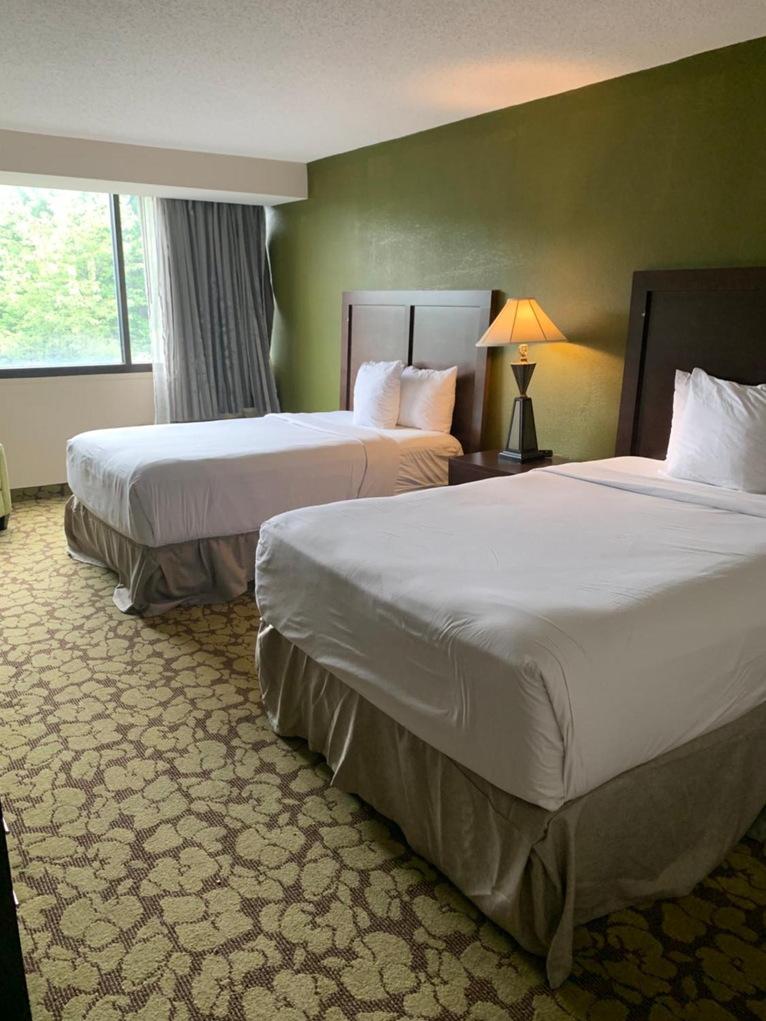รามาดา พลาซา แอนด์ คอนเฟอเรนซ์ เซ็นเตอร์ บาย วินด์แฮม ชาร์ลอต แอร์พอร์ต Hotel ชาร์ล็อต ภายนอก รูปภาพ