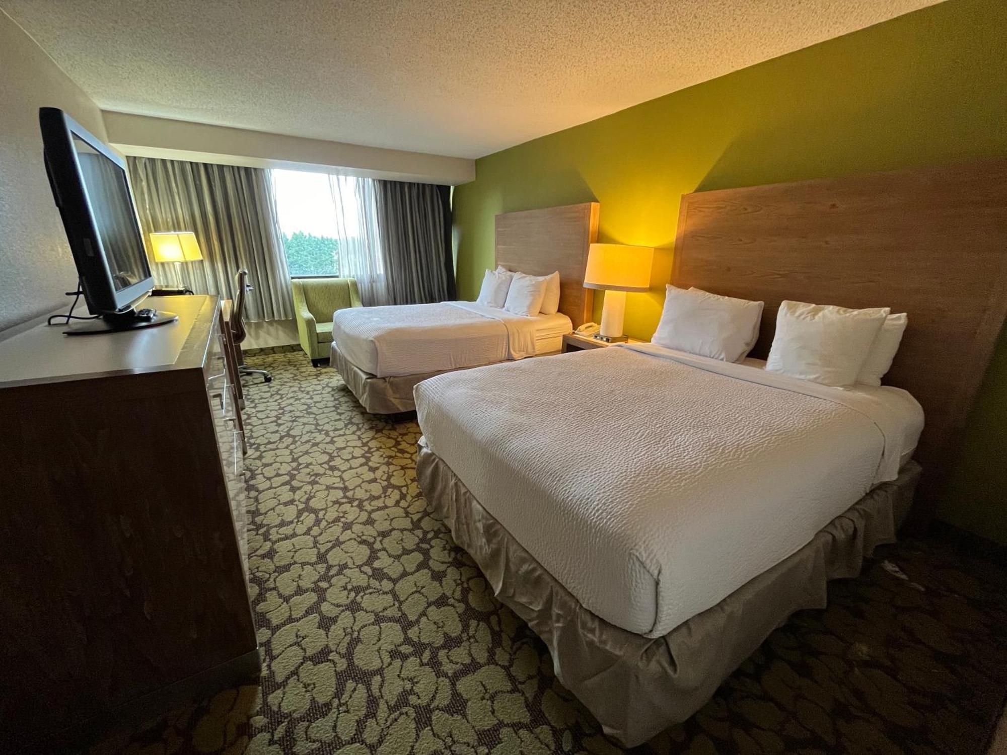 รามาดา พลาซา แอนด์ คอนเฟอเรนซ์ เซ็นเตอร์ บาย วินด์แฮม ชาร์ลอต แอร์พอร์ต Hotel ชาร์ล็อต ภายนอก รูปภาพ
