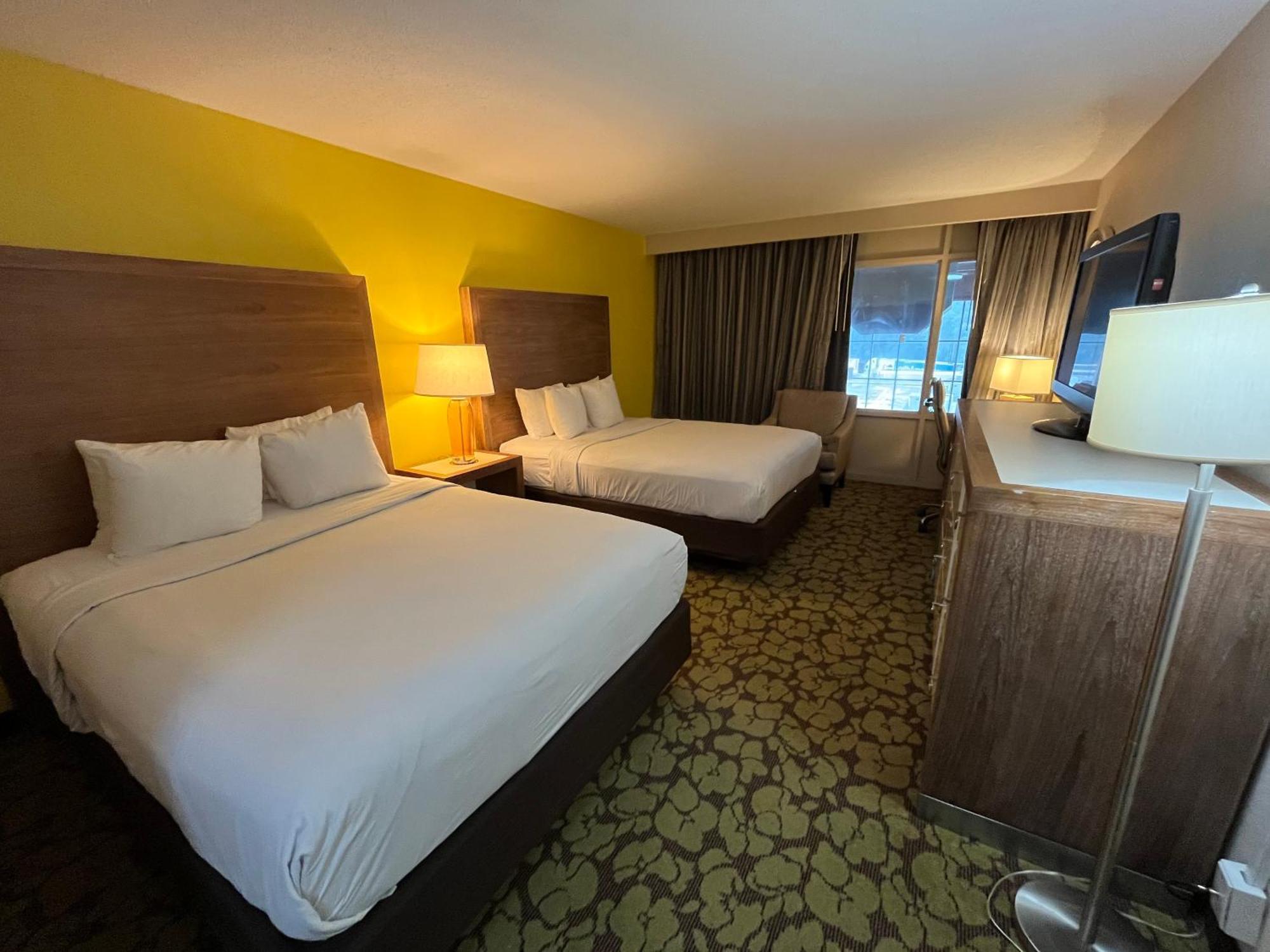 รามาดา พลาซา แอนด์ คอนเฟอเรนซ์ เซ็นเตอร์ บาย วินด์แฮม ชาร์ลอต แอร์พอร์ต Hotel ชาร์ล็อต ภายนอก รูปภาพ