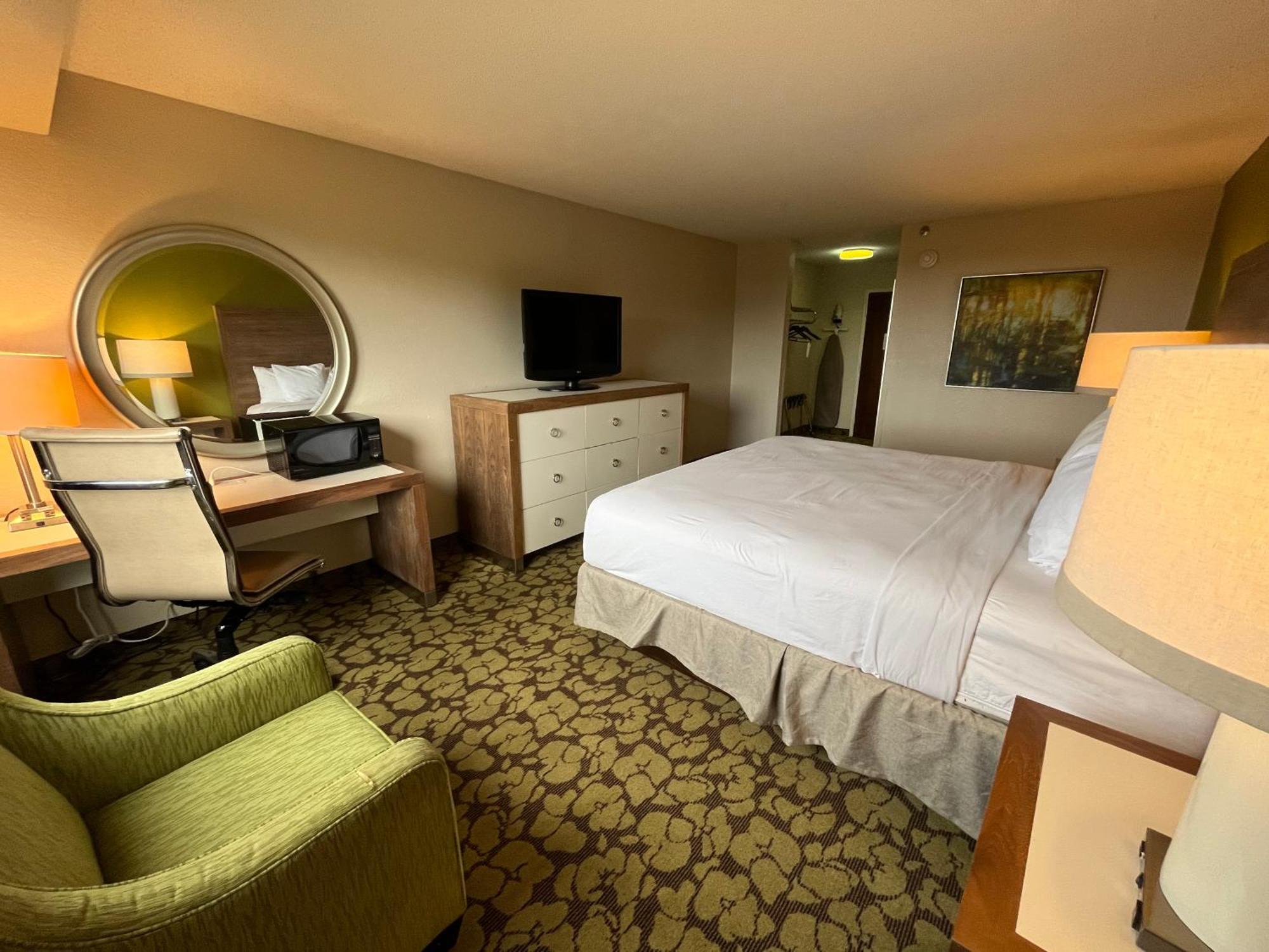 รามาดา พลาซา แอนด์ คอนเฟอเรนซ์ เซ็นเตอร์ บาย วินด์แฮม ชาร์ลอต แอร์พอร์ต Hotel ชาร์ล็อต ภายนอก รูปภาพ