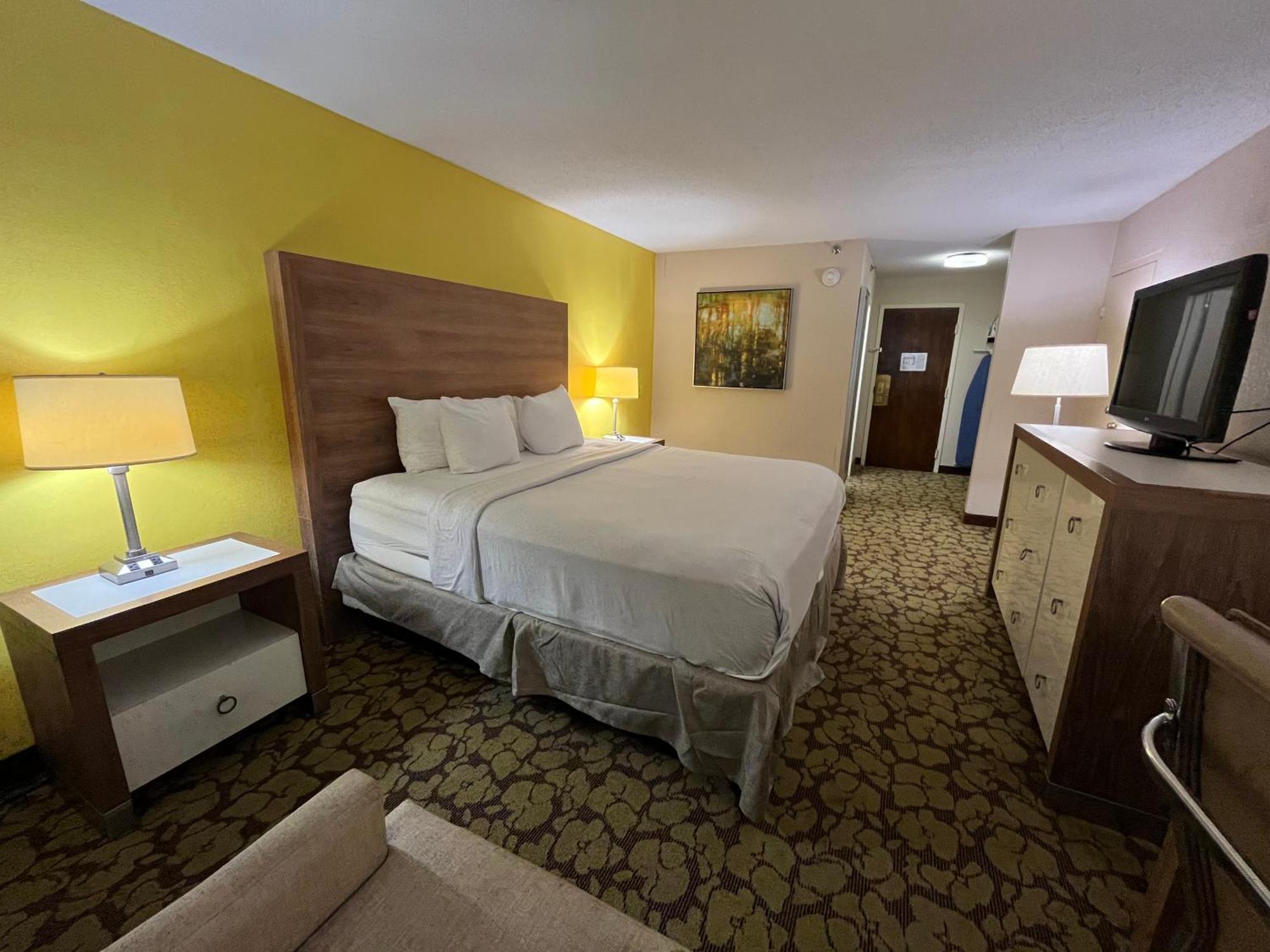 รามาดา พลาซา แอนด์ คอนเฟอเรนซ์ เซ็นเตอร์ บาย วินด์แฮม ชาร์ลอต แอร์พอร์ต Hotel ชาร์ล็อต ภายนอก รูปภาพ