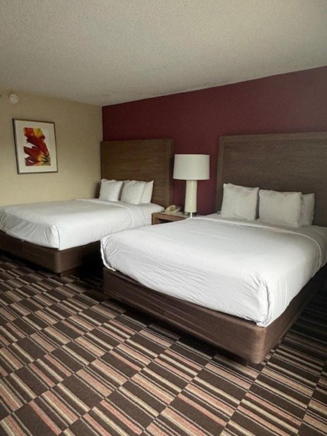 รามาดา พลาซา แอนด์ คอนเฟอเรนซ์ เซ็นเตอร์ บาย วินด์แฮม ชาร์ลอต แอร์พอร์ต Hotel ชาร์ล็อต ภายนอก รูปภาพ