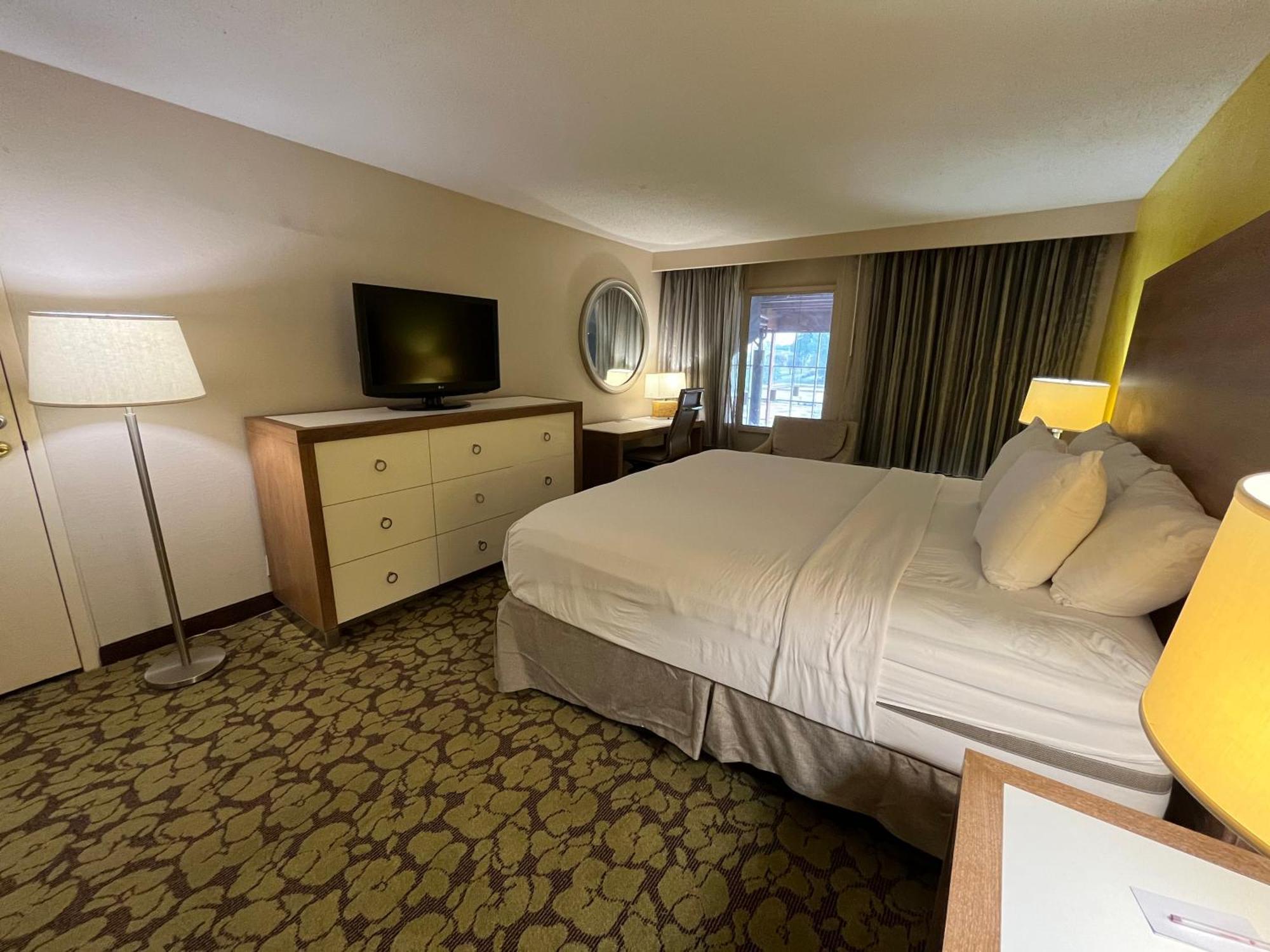 รามาดา พลาซา แอนด์ คอนเฟอเรนซ์ เซ็นเตอร์ บาย วินด์แฮม ชาร์ลอต แอร์พอร์ต Hotel ชาร์ล็อต ภายนอก รูปภาพ