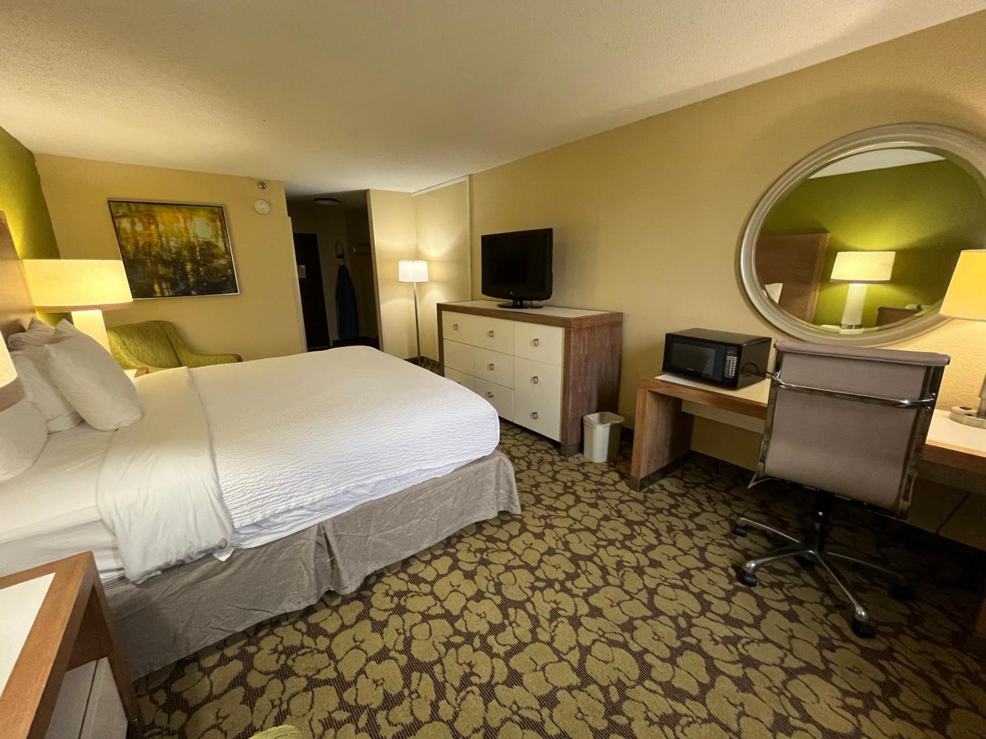 รามาดา พลาซา แอนด์ คอนเฟอเรนซ์ เซ็นเตอร์ บาย วินด์แฮม ชาร์ลอต แอร์พอร์ต Hotel ชาร์ล็อต ภายนอก รูปภาพ